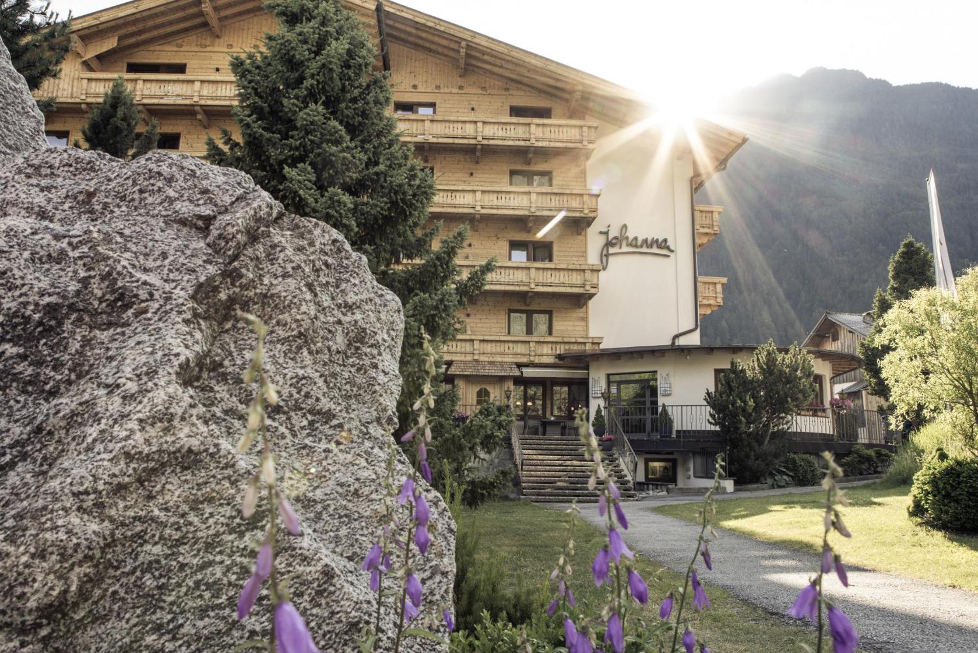 Hotel Johanna Mitten Im Oetztal อุมเฮาเซิน ภายนอก รูปภาพ